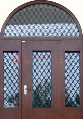 Крепкая стальная арочная дверь со стеклом и ковкой ДА-21 в Ступино