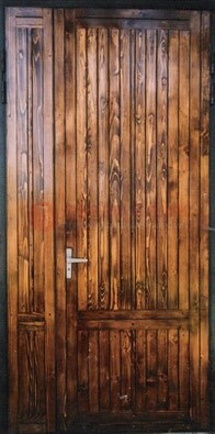 Коричневая металлическая дверь с евровагонкой ДЕ-10 в Бронницах
