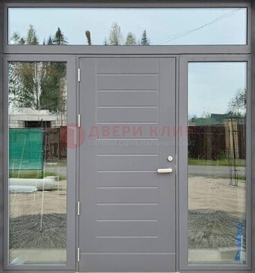 Серая стальная дверь с панелью МДФ и стеклянными фрамугами ДФГ-28 в Ступино