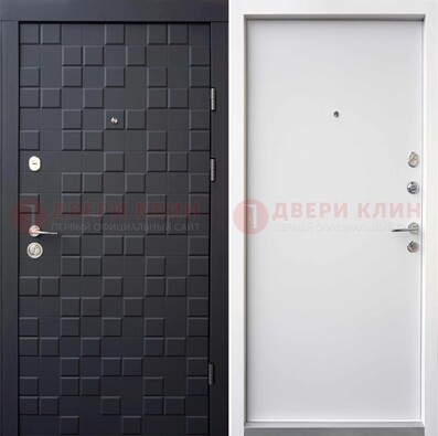 Темная входная дверь с белой МДФ внутри ДМ-222 в Ступино