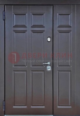 Тёмная двухстворчатая входная дверь для коттеджа с МДФ ДМ-533 в Ступино