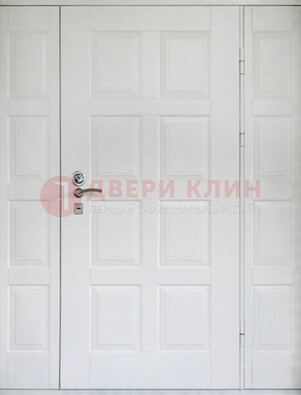 Белая входная дверь для коттеджа с МДФ ДМ-536 в Ступино