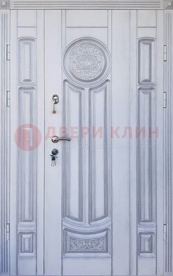 Белая двухстворчатая дверь с массивом дуба ДМД-72 в Ступино