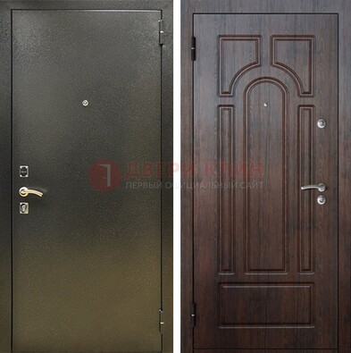 Железная темно-серая дверь с порошковым напылением и МДФ Тисненый орех ДП-275 в Ступино