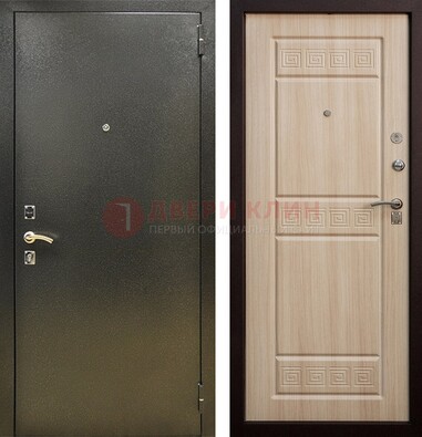 Железная темно-серая дверь с порошковым напылением и МДФ с резьбой ДП-276 в Ступино