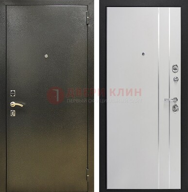 Железная темная дверь с порошковым покрытием и белая МДФ с молдингами  ДП-296 в Ступино