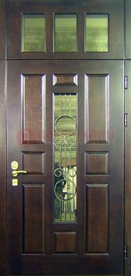 Парадная дверь со стеклянными вставками и ковкой ДПР-1 в офисное здание в Ступино