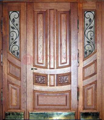 Парадная дверь со стеклом и ковкой ДПР-35 для загородного дома в Ступино