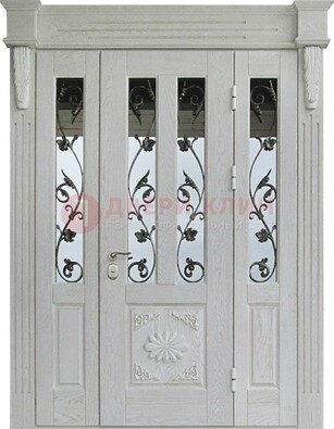 Входная парадная дверь со стеклом и ковкой в белом цвете ДПР-93 в Ступино