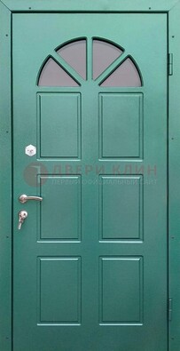 Зеленая стальная дверь со стеклом для дома ДС-28 в Ступино