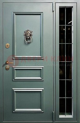 Зелёная металлическая дверь со стеклом ДС-65 в Ступино