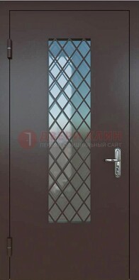 Темная металлическая дверь с решеткой и стеклом ДС-7 в Ступино