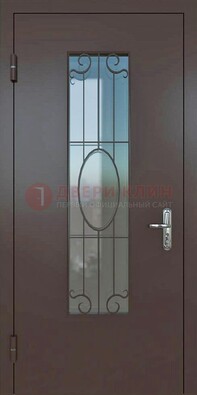 Коричневая наружная железная дверь со стеклом и ковкой ДСК-100 в Ступино