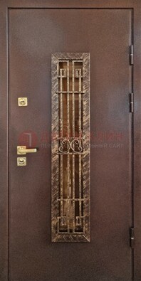 Металлическая дверь с порошковым напылением со стеклом и ковкой ДСК-110 в Ступино