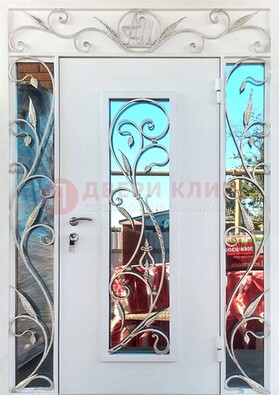 Белая входная дверь порошок со стеклом и ковкой ДСК-165 в Ступино