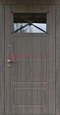 Уличная дверь со стеклом и ковкой вверху ДСК-190 в Ступино