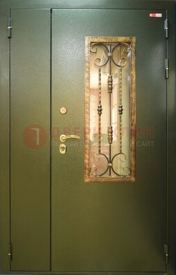 Стальная дверь со стеклом и ковкой ДСК-29 для квартиры в Ступино