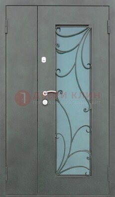 Двухстворчатая железная дверь со стеклом и ковкой ДСК-40 в Ступино