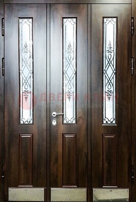Входная дверь со стеклом и ковкой ДСК-72 в кирпичный дом в Ступино