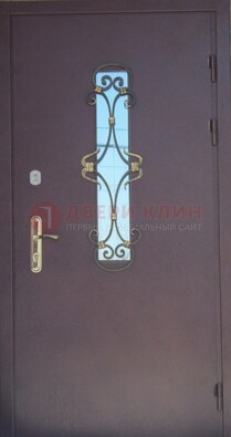 Металлическая дверь со стеклом и ковкой ДСК-77 в панельный дом в Ступино