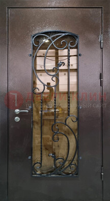 Металлическая дверь со стеклом и ковкой ДСК-95 для магазина в Бронницах