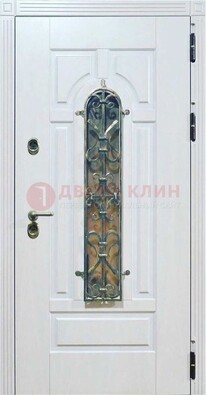 Белая остекленная металлическая дверь с ковкой ДСК-98 в Ступино