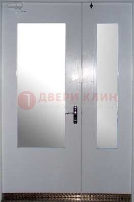Белая  тамбурная дверь со стеклянными вставками ДТМ-18 в Ступино