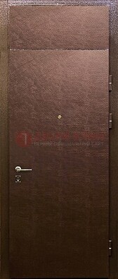 Коричневая стальная дверь с винилискожей ДВ-24 в Ступино