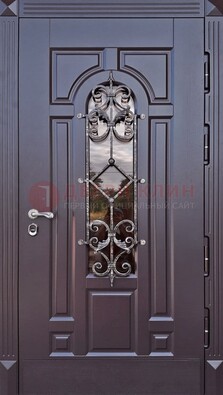 Темная уличная дверь с виноритом и стеклом с ковкой ДВТ-164 в Ступино