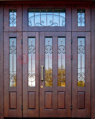 Коричневая парадная дверь с виноритом и ковкой ДВТ-168 в Ступино