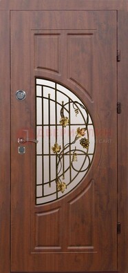 Стальная коричневая дверь с виноритом и ковкой ДВТ-82 в Ступино