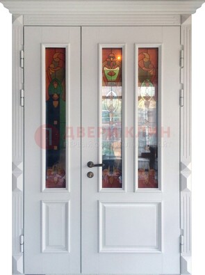 Белая полуторная металлическая дверь с витражом ВЖ-12 в Ступино