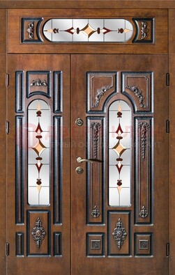 Коричневая двухстворчатая железная дверь с МДФ и витражом ВЖ-36 в Ступино